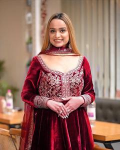 Indien fait à la main Bollywood Designers traditionnels velours séquence broderie travail Anarkali femmes robe et Palazzo avec Dupatta - Product Image 4