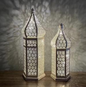 Linternas de velas marroquíes de Metal blanco antiguo para decoración del hogar para Ramadán y EID Linternas colgantes y de piso - Product Image 6