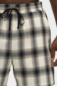 Trendy Summer Plaid <b>Shorts</b> for <b>Men</b> Featuring a Comfortable Fit, <b>Lightweight</b> Fabric and Classic Pattern Ideal for Casual Outings - Product Image 3