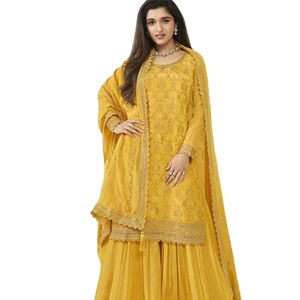 Nueva llegada llamativa belleza interior trabajo J-Card seda Hit diseño moda Plazo traje con encaje y Latkan trabajo Dupatta conjunto - Product Image 1