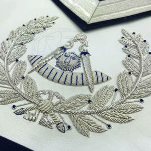 Tablier de maître maçon de haute qualité, fait à la main, régalia maçonnique, tablier d'officier maçonnique, design en fil d'or - Product Image 5