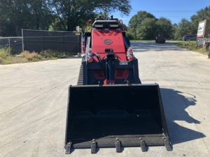 รถตักล้อยางขนาดเล็ก รุ่น IR1200 ปี 2025 ยี่ห้อ Iron Rhino แบบรางกว้าง ใช้เครื่องยนต์ Kubota พร้อมเกียร์บ็อกซ์ มอเตอร์ประสิทธิภาพสูง ปั๊มไฮดรอลิก Huade 48V/220V - Product Image 4