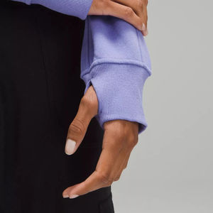 Sweat-shirts d'hiver à capuche en polaire respirant anti-rides à demi-zip sur le devant avec logo personnalisé, manches longues, poches pour femmes - Product Image 4