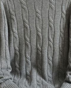 เสื้อสเวตเตอร์ไหมพรมสีเทาเข้มสำหรับผู้ชาย อุ่น นุ่ม คอกลม สวมใส่ในฤดูหนาว แฟชั่นคลาสสิก ผ้าผสมขนสัตว์ สไตล์ลำลอง - Product Image 6