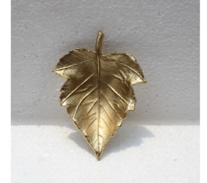 Bandeja Decorativa Moderna de Aluminio para Frutas con Baño de Oro, Diseño Compacto, la Mejor Calidad para Navidad - Product Image 1