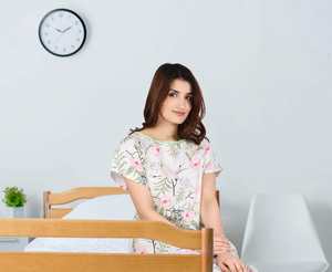 Vente en gros Robes d'hôpital unisexes pour hommes et femmes en polyester de qualité supérieure pour un usage quotidien des patients - Product Image 4