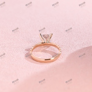 แหวนเพชรโมอิสทรงสี่เหลี่ยมตัดรูปเจ้าหญิงของขวัญวันครบรอบที่หรูหราสำหรับผู้หญิงในการตั้งค่าโซลิแทร์แบบคลาสสิก - Product Image 6