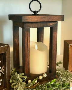 Linternas decorativas de colores marrones Linterna de madera de mango hecha a mano utilizada para decoración de bodas con relámpagos en interiores - Product Image 1