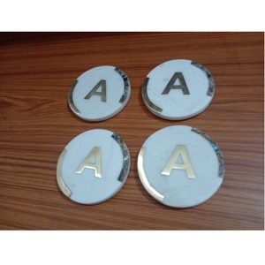 Dessous de verre en marbre naturel incrusté de laiton bleu Design artisanal antidérapant pour le bureau à domicile Utilisation de l'hôtel Tapis et tampons bleus - Product Image 2