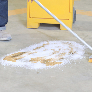 Granular Super Absorbent 10 Liter – Heavy Duty Industrial Spill Absorbent Granules for Oil and Chemical Cleanup - Product Image 3