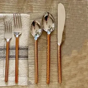 Juego de cubiertos con mango martillado de 4 cubiertos de acero inoxidable para restaurante, cuchara, cuchillo para mantequilla, juego de cubiertos de estilo rústico para boda - Product Image 1