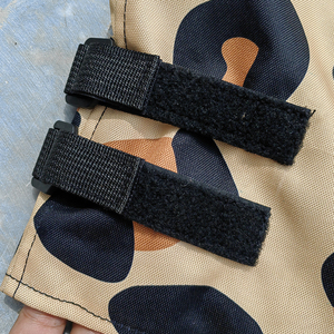 เสื้อกั๊กคอร์ดูรอยพิมพ์ลายเสือดาวสำหรับผู้ชาย ระบายอากาศได้ดี สไตล์ลำลอง เหมาะสำหรับฤดูใบไม้ร่วง ผลิตจากผ้าฝ้ายที่เป็นมิตรกับสิ่งแวดล้อม รับผลิตแบบ OEM - Product Image 5