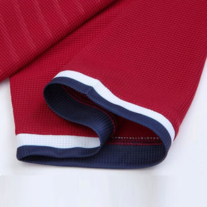 Vêtements de sport légers et durables, kit de football, maillot et short de football respirants anti-transpiration, fabricant d'uniformes personnalisés - Product Image 3