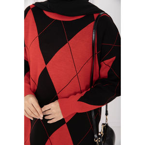 เสื้อสเวตเตอร์ถักลายบาคลาวาสีแดงสำหรับผู้หญิง - Product Image 4