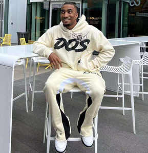 ชุดเซ็ตเสื้อฮู้ดดี้ผ้าฝ้ายพิมพ์ลายระบายอากาศสำหรับฤดูหนาว ตัดขอบดิบ แต่งแพทช์เวิร์ค กางเกงขายาวทรงบานแบบสองชิ้นสำหรับผู้ชาย ผ้าหนา - Product Image 4