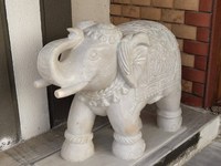 Statue d'éléphant en marbre blanc pour décoration extérieure, éléphant décoratif sculpté à la main en marbre, grande statue d'éléphant en marbre