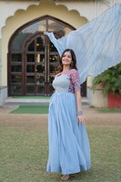 Salwar Chudidaar indien de créateur en tissu Georgette bleu et rouge, viscose et acrylique, brodé or, longueur ras du sol, avec étole, pour mariages