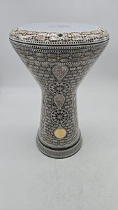 Gawharet El Fan 17.5" Tambor Egipcio Hecho a Mano con Incrustaciones de Madreperla y Medallón de Doble Estrella, Darbuka, Doumbek, Dumbek, Tabla - Product Image 3