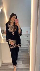 Hermoso Conjunto de Invierno en Color, Terciopelo Puro Pesado con Bordado de Lentejuelas, Manga Elegante y Estilo Moderno con Pantalón Palazzo - Product Image 2