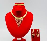 Ensemble collier et boucles d'oreilles plaqué or 24 carats, fait main, design classique, bijoux de mode pour cadeau d'anniversaire pour femme