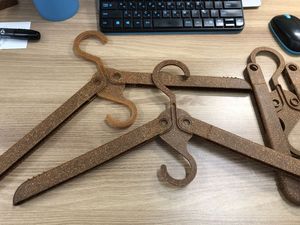 VARIEDAD ORNADA HECHO A MANO MEJOR Estilo boutique de alta calidad Percha de madera de loto de grado con muescas con percha para traje de barra - Product Image 6