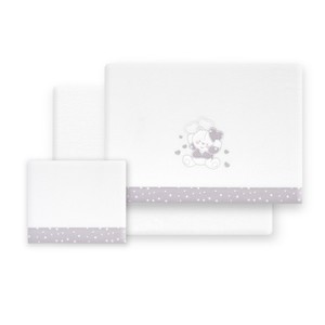 Juego de 3 Sábanas de Bebé de Terciopelo Coral con Diseño de Personajes - Modelo Oso-Corazones para Cuna - Product Image 1