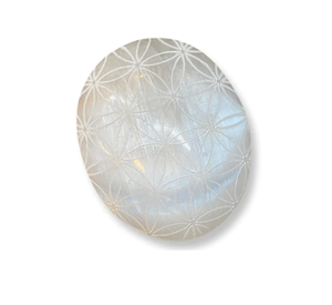 ขายส่งหินปาล์ม Selenite สีขาวคุณภาพสูงคริสตัลหินปาล์มมือแกะสลัก Selenite รักษาหินกระเป๋าสําหรับการทําสมาธิต - Product Image 1