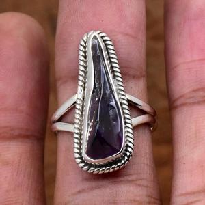 Anillo de amatista cruda de estilo bohemio hecho a mano, banda dividida religiosa cristiana, joyería de piedras preciosas curativas - Product Image 2