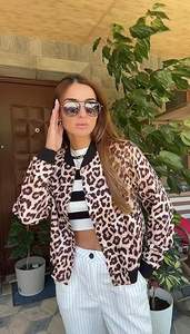 Femmes 2025 automne mode Varsity Bomber veste décontracté boutonné Streetwear avec effet lavé tenues d'école courtes - Product Image 4