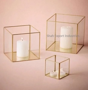 Lanterne à bougie en verre décorative fantaisie Lanterne à bougie de table de mariage en laiton et verre de luxe avec poignée en métal - Product Image 3