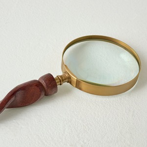 Mini taille laiton loupe manche en bois naturel miroir polonais contemporain fabriqué à la main décoration de la maison mariage - Product Image 6