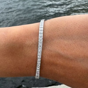 Bracelet tennis en or massif 14 carats avec diamants de laboratoire taille princesse 7 carats sertis en canal, qualité F-VS1, cadeau d'anniversaire de mariage - Product Image 1