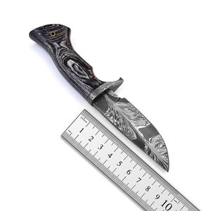 Couteau de chasse en acier Damas fait main sur mesure, motif plume, lame pleine, manche en Pakkawood, étui en cuir, support OEM - Product Image 2