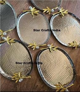 Présentoir à desserts décoratif élégant pour fête de mariage Plateau à fruits secs rectangulaire en métal Plateau de service en or de luxe avec poignées en or - Product Image 3