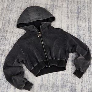 Élégant 2 pièces pour les femmes pour le fitness de haute qualité parfait pour les vêtements de salon de gymnastique et les vêtements de rue ensemble de survêtement court pour femmes - Product Image 3