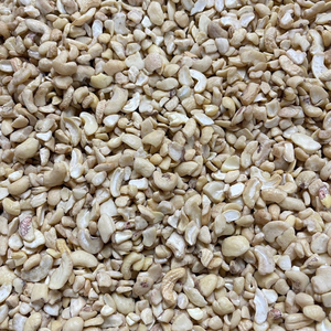 Noix sèches en vrac bon marché SANTIGO Kaju Cashew cassées exportées vers le Moyen-Orient à vendre Noix de cajou - Product Image 2