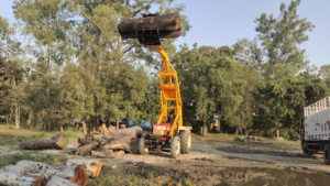 Vishwakarma Agro Chargeur de canne à sucre Accessoire de tracteur avec moteur 50HP Puissance 1800kg Poids 540 tr/min Tension - Product Image 4