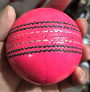 Ensemble de 4 balles de cricket en cuir Kookaburra de qualité supérieure, balles de test officielles avec logo personnalisé - Product Image 6