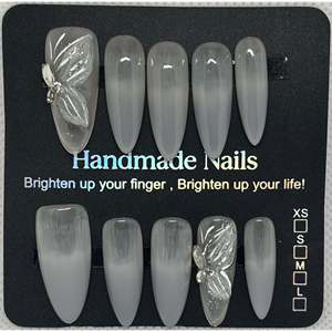 Small Butterfly Veil Made of Resin - Product Image 1