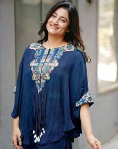 Conjunto de Top Kaftan y Pantalones Palazzo de Rayón de Seda Bordado de Primera Calidad Unity Luxure, Ropa Elegante de Fusión Étnica - Product Image 1