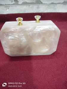 Color granate hecho a medida con bordes de cristal diseñado embragues de resina con cristales embellecidos para tiendas de accesorios de moda - Product Image 6