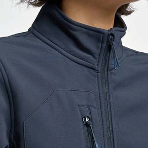 Chaqueta Softshell Jude PARA MUJER: transpirable, duradera y perfecta para senderismo, trekking y actividades casuales al aire libre - Product Image 2