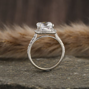 Anillo de compromiso de diamante con corte de cojín cultivado en laboratorio, certificado de plata de ley, lujoso anillo de diamante estilo Halo y pavé, regalo para ella - Product Image 3