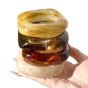 Brazaletes de Resina Ecológicos Premium Hechos a Mano en India con Colores y Diseños Personalizables, Acabado Lacado Único - Product Image 3