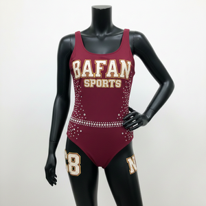 Traje de baño de una pieza premium de poliéster y spandex de 230 GSM color granate con pedrería, logotipo personalizado por transferencia térmica, traje de baño para mujer. - Product Image 1