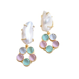 Boucles d'oreilles pendantes en laiton en gros, perles en vrac, pierre naturelle brute, design antique, finition en laiton, pièce tendance, haute qualité - Product Image 1