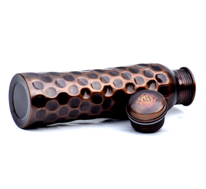 Bouteille en cuivre pur fini antique de conception de diamant artisanale pour les bouteilles d'eau de bienfaits de santé d'Ayurveda. - Product Image 3