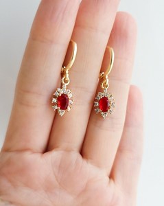ต่างหูห่วงแบบ Huggie ประดับพลอยทับทิมสีแดง ชุบทองคำแท้ 925 สไตล์วินเทจ ของขวัญวันครบรอบสำหรับผู้หญิง พลอยทับทิมสีชมพู - Product Image 3