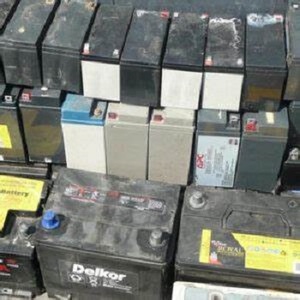 เศษแบตเตอรี่บริสุทธิ์ 100% กรดตะกั่วแบตเตอรี่ระบายน้ําแห้ง / ขายส่งวัสดุเสียที่ใช้แล้วรถกรดตะกั่วแบตเตอรี่เศษระบายน้ํา - Product Image 4