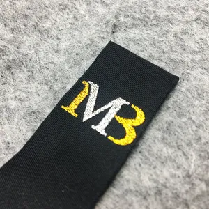 Venta al por mayor de etiquetas de ropa personalizadas baratas etiquetas tejidas plegables de poliéster con logotipo de marca para prendas de vestir - Product Image 2